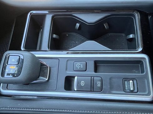 Used 2025 Nissan Pathfinder SV image 11