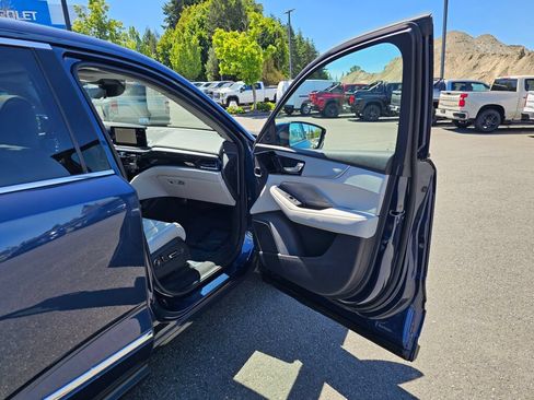 Used 2025 Acura MDX SH-AWD w/ Technology Package image 32
