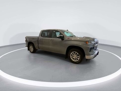Used 2023 Chevrolet Silverado 1500 LT AWD/4WD image 2