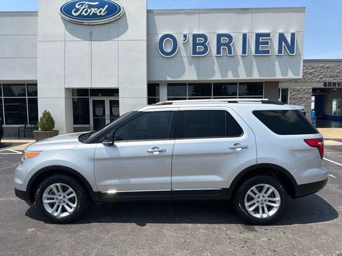 Used 2015 Ford Explorer XLT w/ Equipment Group 202B AWD/4WD image 2
