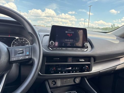 Used 2024 Nissan Rogue SV FWD image 9