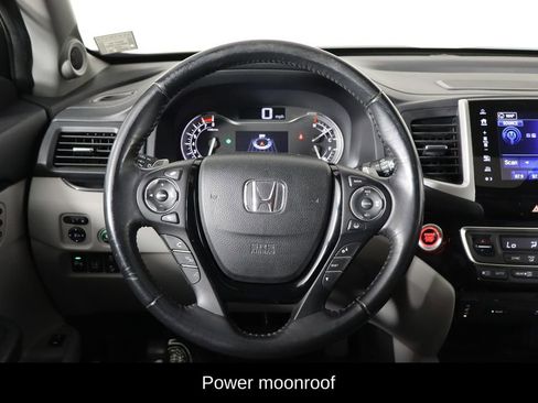 Used 2017 Honda Pilot Touring image 7