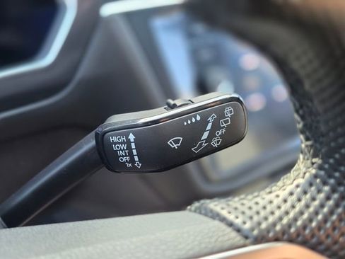 Used 2022 Volkswagen Tiguan SE R-Line FWD image 33