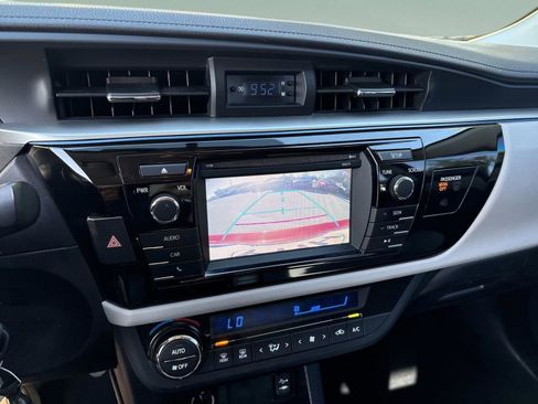 Used 2016 Toyota Corolla LE image 21