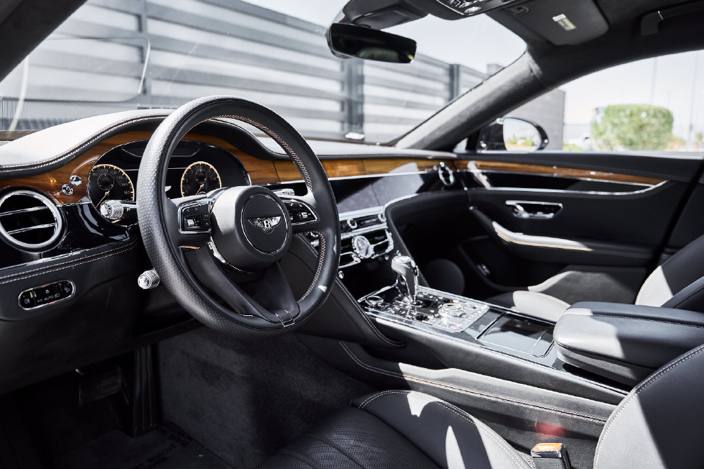 Used 2024 Bentley Flying Spur V8 AWD/4WD image 2