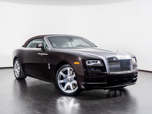 Used 2017 Rolls-Royce Dawn image 5