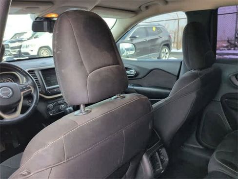 Used 2015 Jeep Cherokee Latitude w/ Comfort/Convenience Group image 18