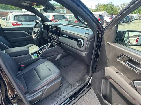 Used 2023 Chevrolet Colorado Z71 w/ Z71 Convenience Package 2 AWD/4WD image 14