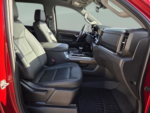 Used 2025 Chevrolet Silverado 1500 LT Trail Boss w/ Convenience Package II image 19