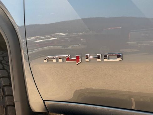 Used 2024 GMC Sierra 2500 AT4 w/ AT4 Premium Plus Package image 10