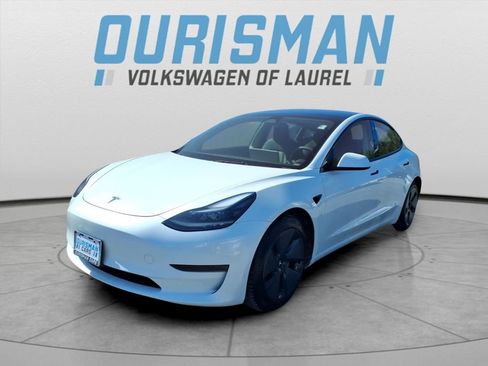 Used 2023 Tesla Model 3 Standard Range image 3