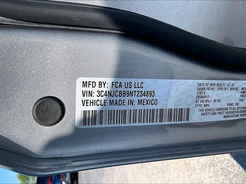 Used 2022 Jeep Compass Latitude FWD image 3