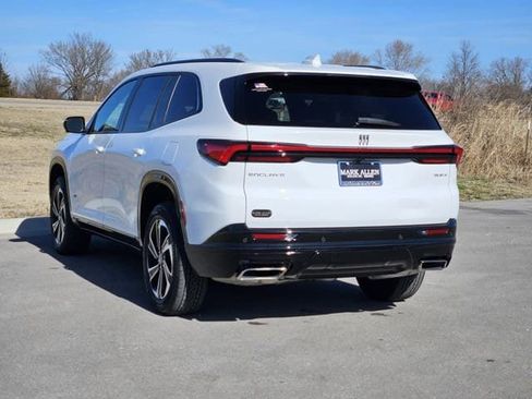 Used 2025 Buick Enclave Sport Touring image 5