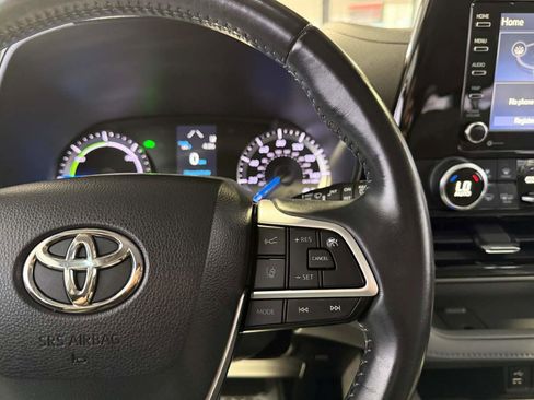 Used 2022 Toyota Highlander LE FWD image 13