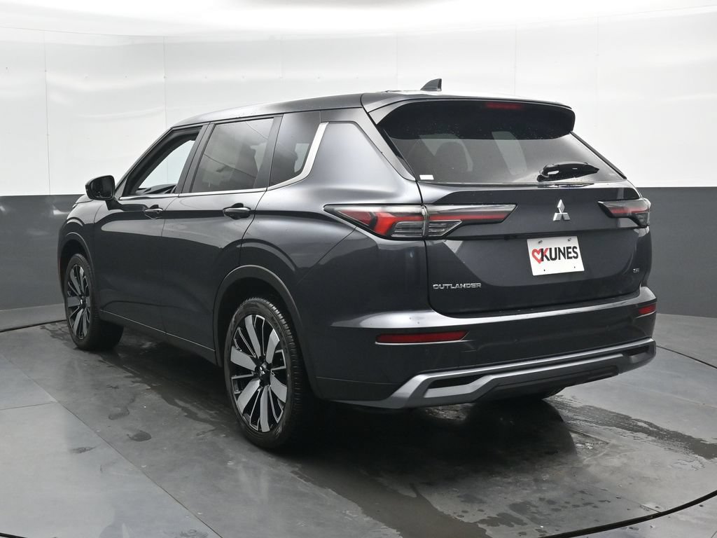 Used 2025 Mitsubishi Outlander AWD image 9