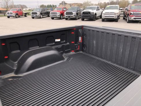 Used 2022 Chevrolet Silverado 1500 LT w/ Z71 Off-Road Package image 9