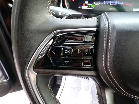 Used 2023 Jeep Grand Cherokee Overland w/ Luxury Tech Group IV AWD/4WD image 30