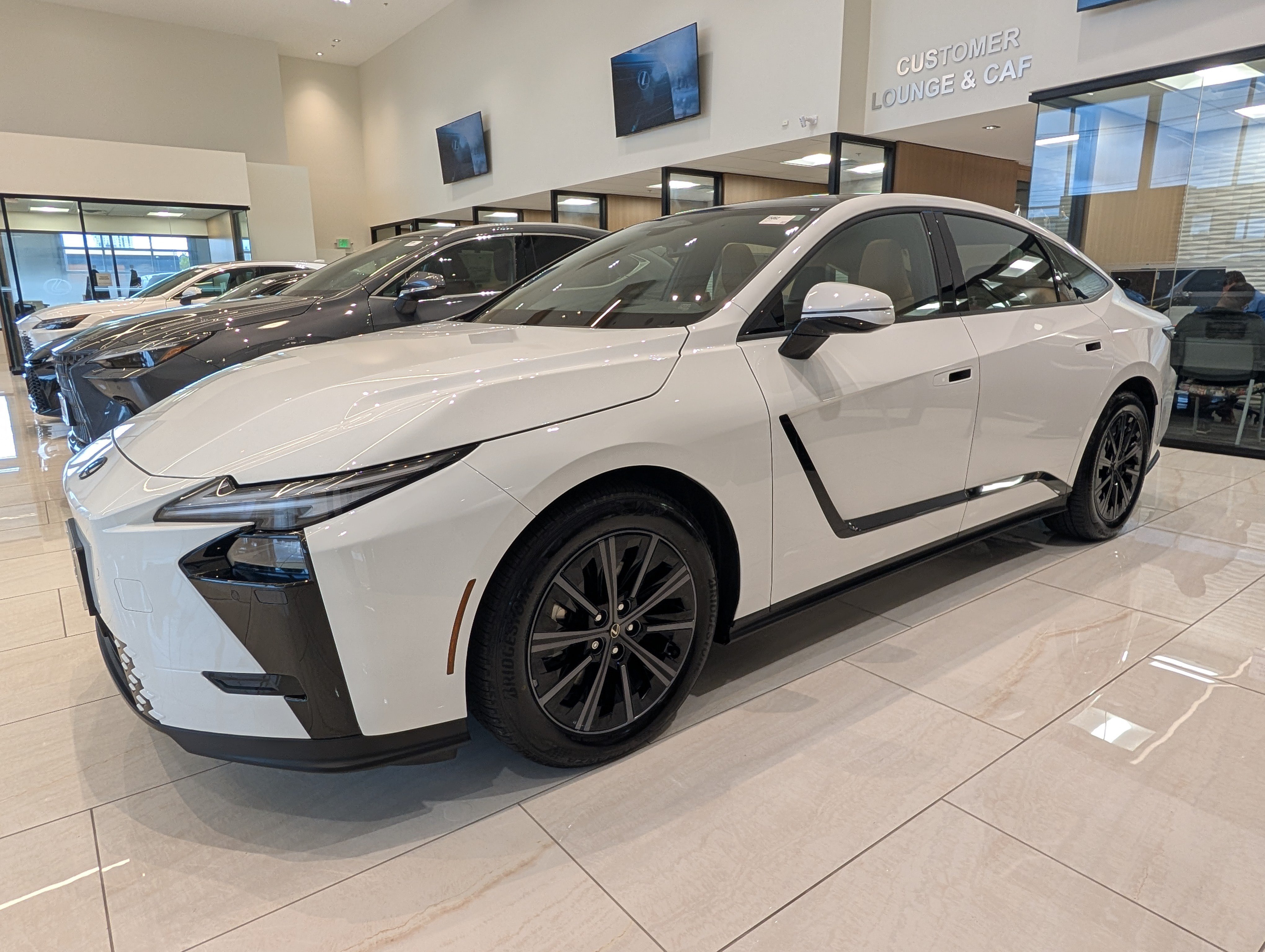 New 2026 Lexus ES 500e w/ Convenience Package AWD/4WD image 4