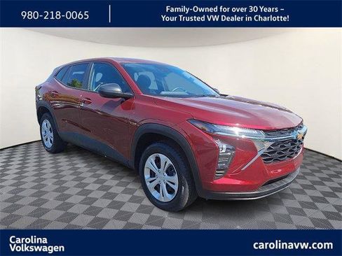 Used 2025 Chevrolet Trax LS image 1