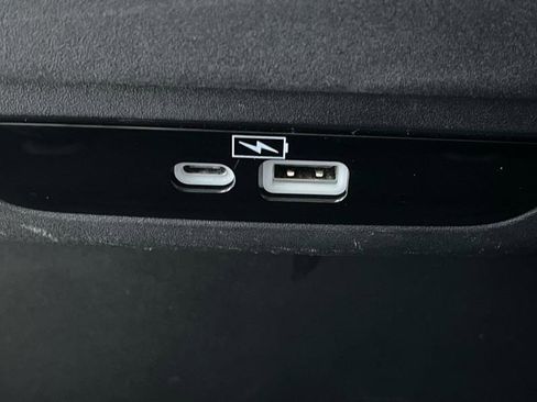 Used 2023 Chrysler Pacifica Touring-L image 41