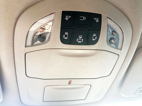 Used 2017 Chrysler Pacifica Touring Plus w/ Tire & Wheel Group FWD image 27