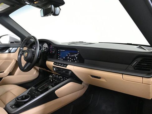 Used 2022 Porsche 911 Carrera image 18