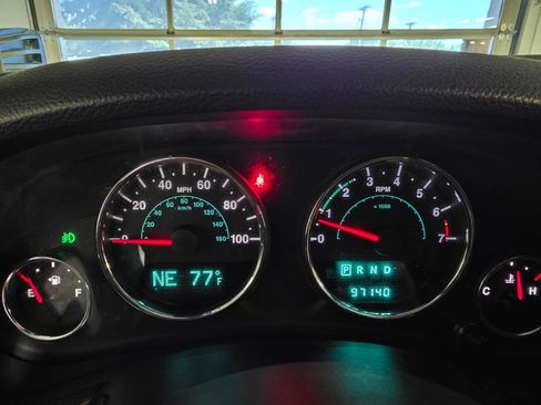 Used 2013 Jeep Wrangler Unlimited Sahara w/ Dual Top Group AWD/4WD image 38