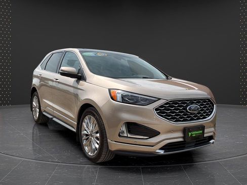 Used 2020 Ford Edge Titanium w/ Equipment Group 301A AWD/4WD image 3