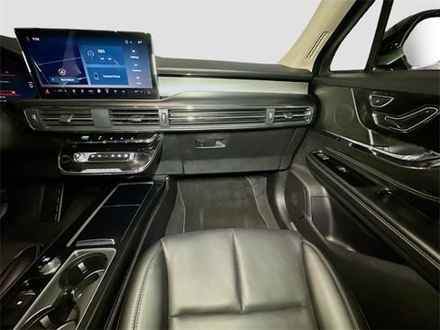Used 2023 Lincoln Corsair AWD w/ Equipment Group 101A image 33