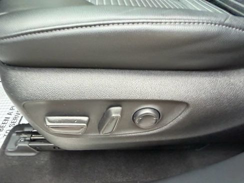 Used 2023 Toyota Highlander XSE AWD/4WD image 13