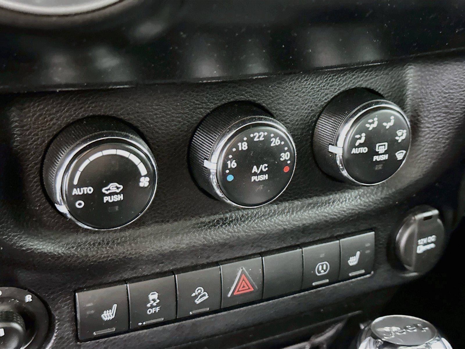 Used 2015 Jeep Wrangler Unlimited Rubicon w/ Dual Top Group AWD/4WD image 15