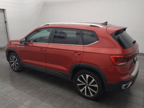 Used 2023 Volkswagen Taos SE w/ Panoramic Sunroof Package FWD image 3