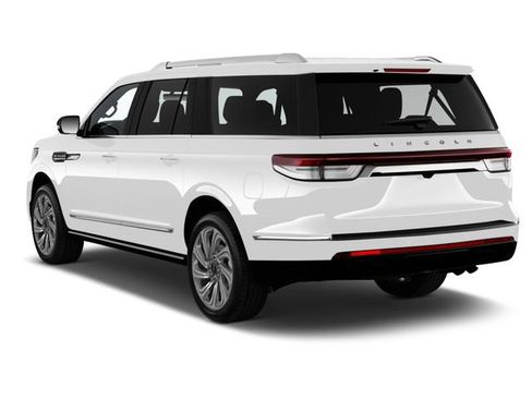 Used 2025 Lincoln Navigator Reserve w/ Jet Appearance Package image 2