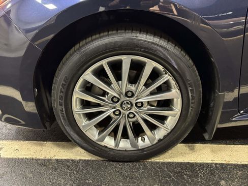 Used 2017 Toyota Avalon Limited image 10