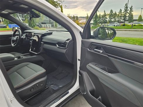 Used 2025 GMC Acadia AT4 w/ Super Cruise Package image 12