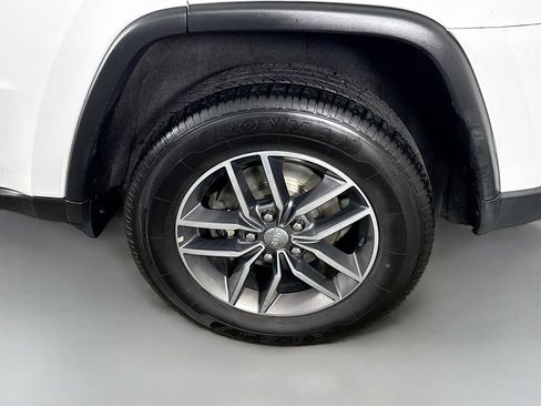 Used 2018 Jeep Grand Cherokee Limited image 36