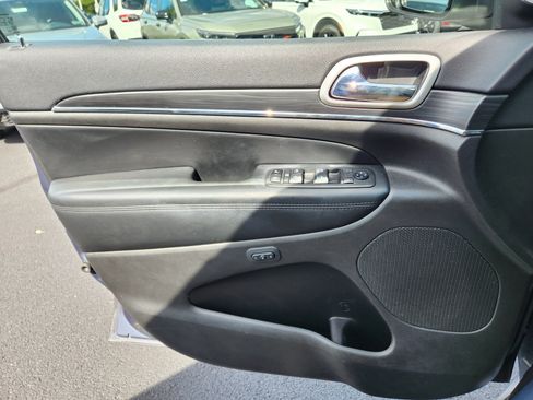 Used 2019 Jeep Grand Cherokee Limited w/ Trailer Tow Group IV image 22