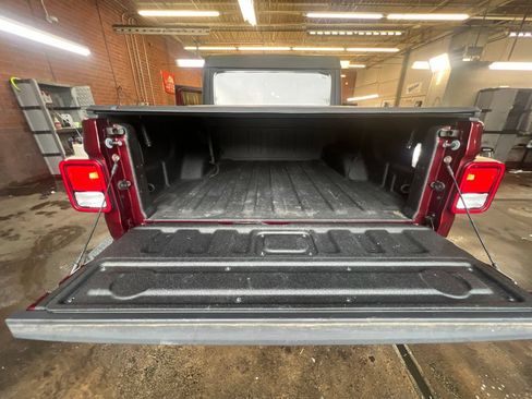 Used 2021 Jeep Gladiator Overland AWD/4WD image 18