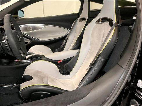 Used 2023 McLaren Artura image 8