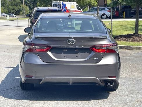 Used 2022 Toyota Camry SE FWD image 3