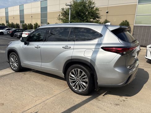 Used 2021 Toyota Highlander Platinum AWD/4WD image 8