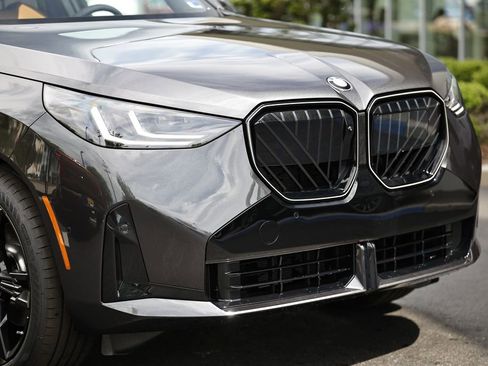 New 2026 BMW X3 xDrive30 w/ Premium Package AWD/4WD image 2