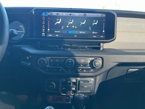 Used 2024 Jeep Wrangler Unlimited image 18