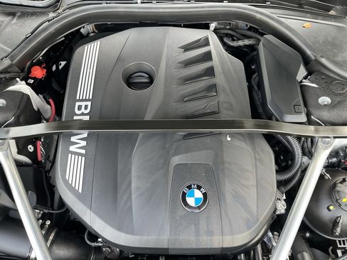 Certified 2025 BMW 740i w/ Premium Package RWD image 39