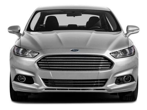 Used 2016 Ford Fusion SE w/ Equipment Group 201A image 4