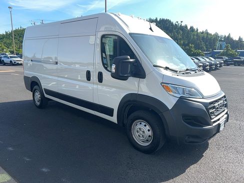 Used 2023 RAM ProMaster 2500 FWD image 3