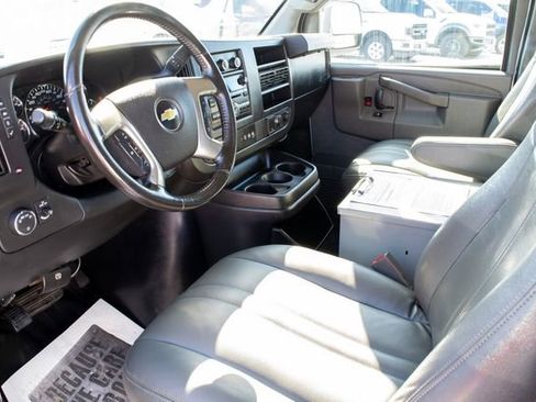 Used 2017 Chevrolet Express 3500 Extended image 10