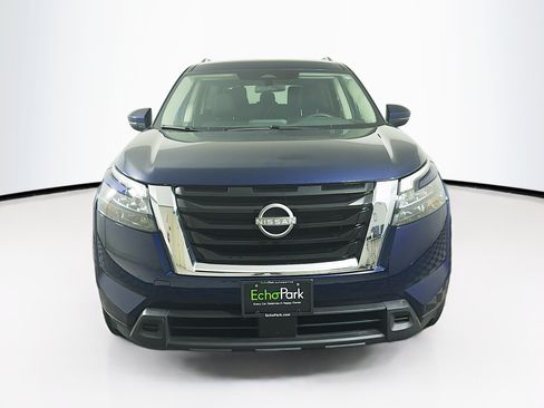 Used 2024 Nissan Pathfinder SV FWD image 2