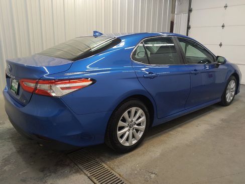 Used 2019 Toyota Camry LE FWD image 10