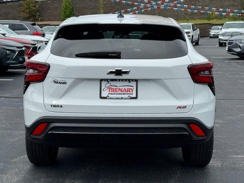 Used 2025 Chevrolet Trax RS w/ Sunroof Package FWD image 4